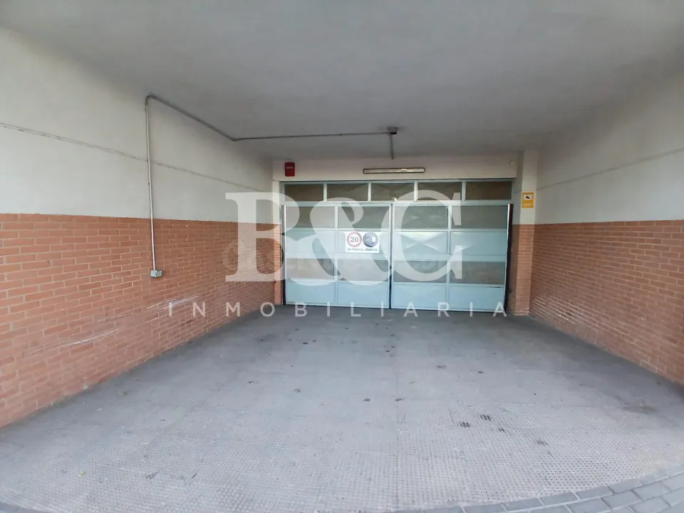 PLAZA DE GARAJE Y TRASTERO EN EL PASEO DE PARRA EN AGUILAS