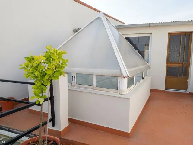 Casa Reformada en Montijo: Luminosa, con Placas Solares, Patio y Nave-Taller — 15