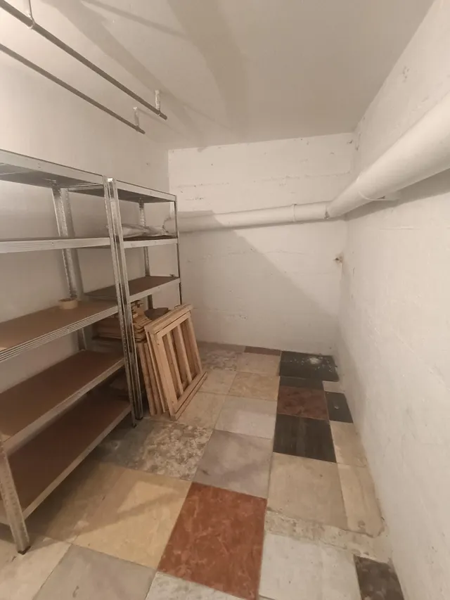 Garaje para coche pequeño + trastero de 9,30 m2 en San Basilio — 10