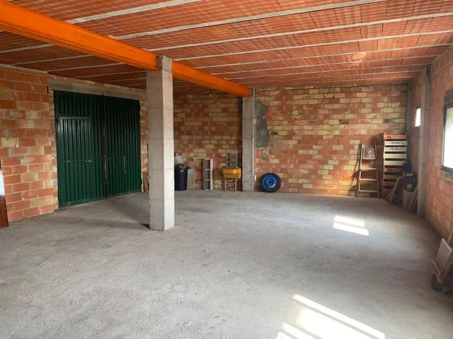 INMUEBLE DE DOS ALTURAS EN CONSTRUCCIÓN — 11