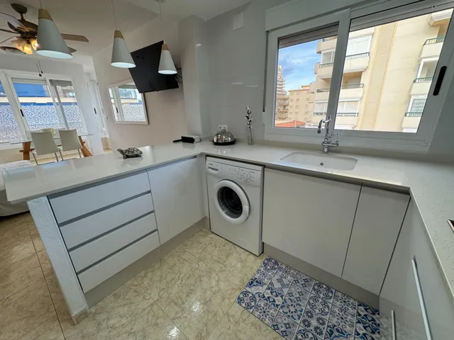 ESTUDIO COMPLETAMENTE REFORMADO.- 1ª LINEA DE MAR — 16
