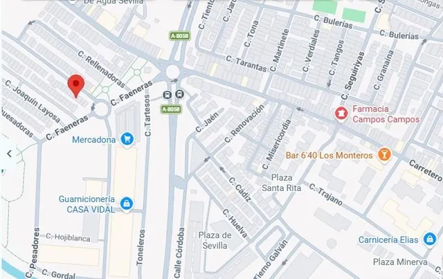 Amplia Casa Adosada con Dos Patios y Buhardilla en Coria del Río, Sevilla — 10