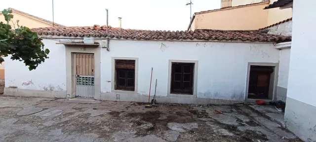 VENTA INMUEBLE/SOLAR ADOSADO CON construcciones VARIAS EN ZAMORA ZONA SAN ISIDRO, PATIO, GARAJE... — 8