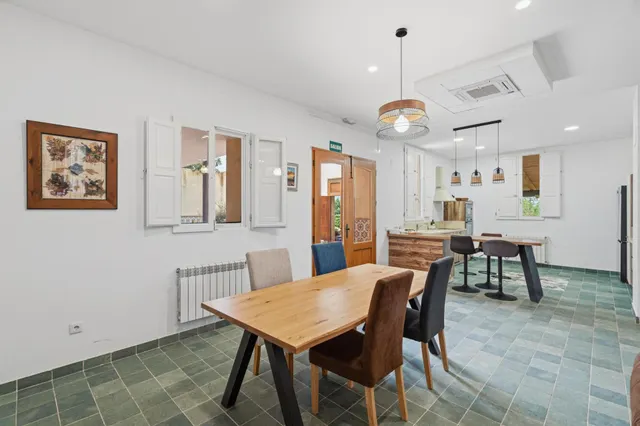 Finca rústica con vivienda reformada, piscina y cultivo ecólógico — 10