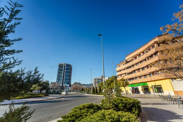 PLAZA DE APARCAMIENTO EN AVENIDA CAÑITO BAZÁN ( TABLERO BAJO ) — 26