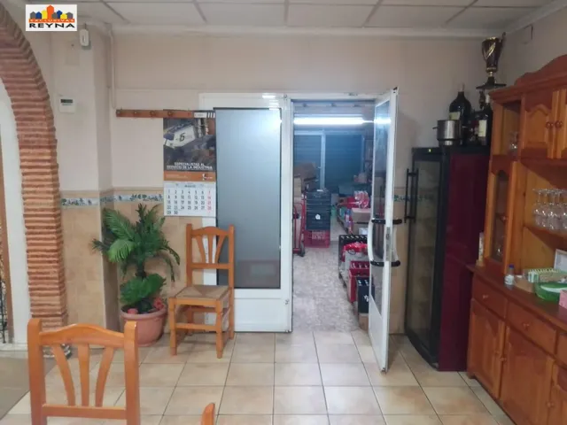 SE VENDE LOCAL EQUIPADO Y MONTADO COMO BAR EN FUNCIONAMIENTO — 7