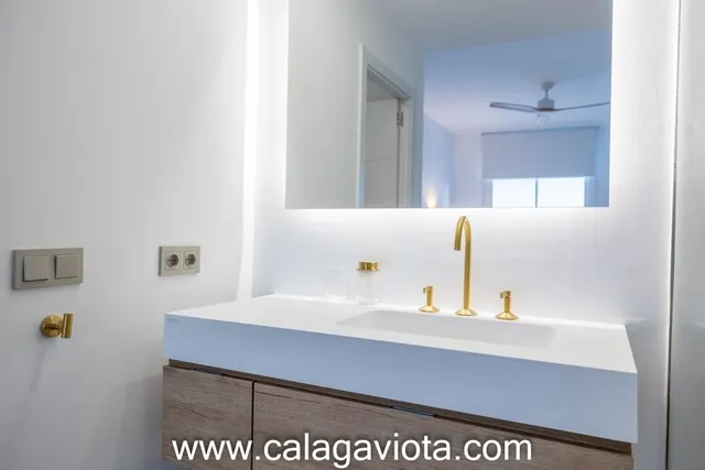 Planta baja con piscina privada y amplias terrazas — 18