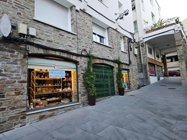 SE VENDE LOCAL COMERCIAL EN EL ENSANCHE DE SANTIAGO — 12