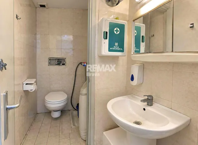 Oportunidad Única: Local comercial. Rostisseria equipada en Venta en Flaçà, Girona. A un paso de la Estación de Tren. — 17