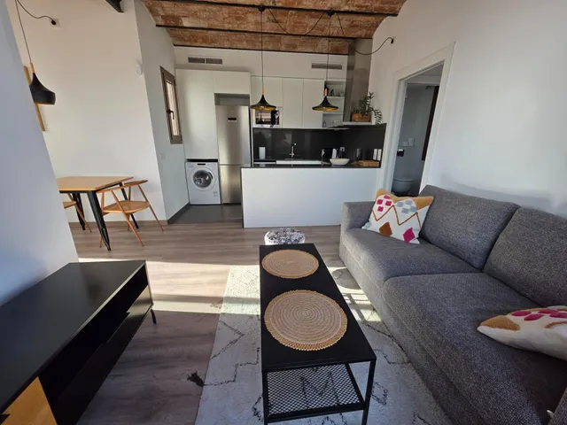 Ático con Solarium reformado en el corazón del Paral·lel (Barcelona) — 10