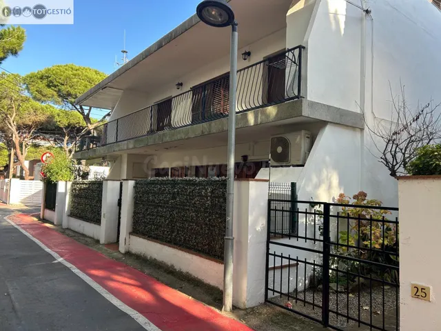 Se vende un piso en planta baja en segunda linea de mar en P - foto 2