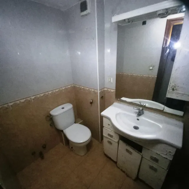 Piso a reformar con cuatro habitaciones. — 7