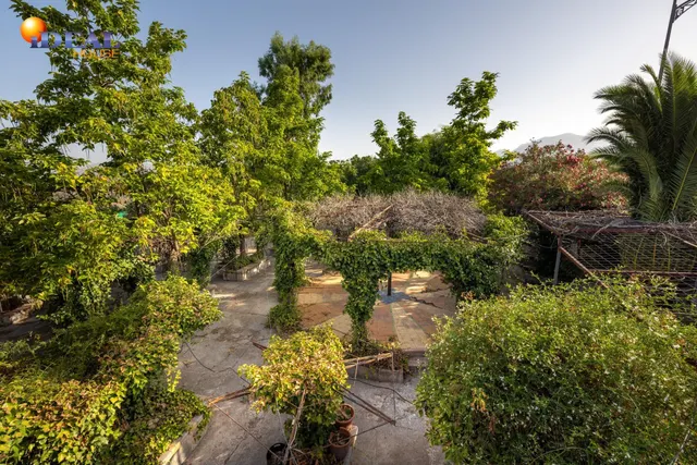 Terreno urbanizable, actualmente hay un restaurante. — 40