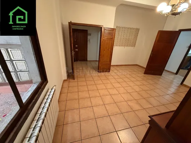 AMPLIO PISO EN PLENO CENTRO DE VILAGARCÍA DE AROUSA PARA REF - foto 3