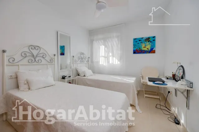 PRECIOSO ÁTICO CON DOS TERRAZAS, GARAJE Y PISCINA JUNTO AL MAR — 32