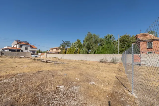Magnífico solar de 1.002 m2 destinado a chalets individuales en la Urbanización Molino Ato de Otura — 38
