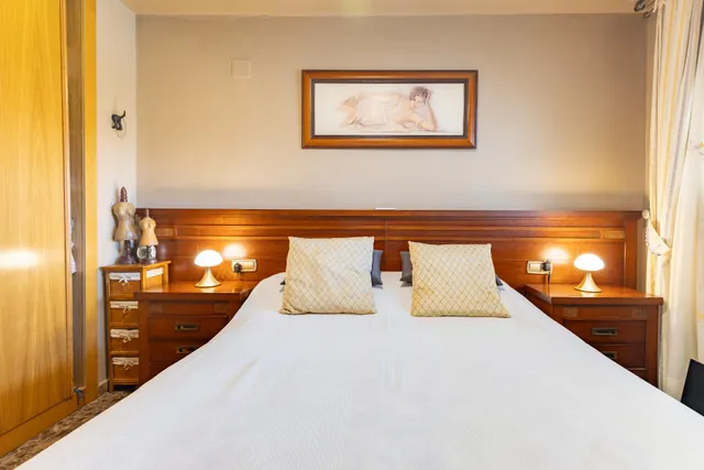VIVIENDA CON PISCINA, PLAZA DE GARAJE Y TRASTERO — 28