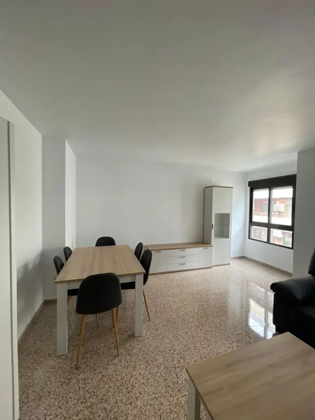 ALQUILER DE EXCELENTE Y AMPLÍA VIVIENDA ZONA CENTRO DE ALICA - foto 3