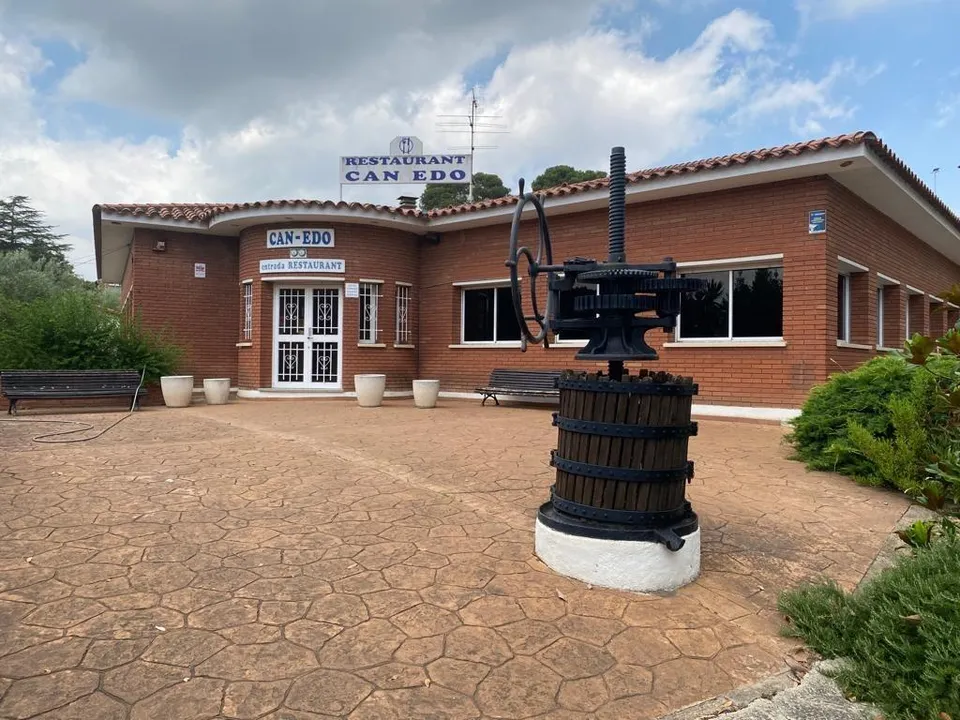 Terreno + Masía en venta en Bellaterra