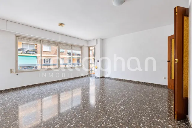 PISO CON GRAN POTENCIAL DE REFORMA EN RUZAFA – 4 habitacione - foto 4