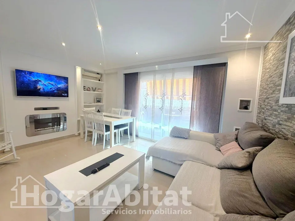 ¡Espectacular! Amplio, impecable y moderno con balcón, todo amueblado