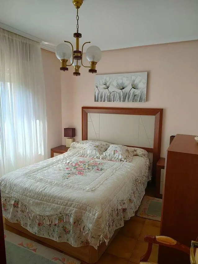 Chalet independiente con piscina, jardín y amplias posibilidades — 7