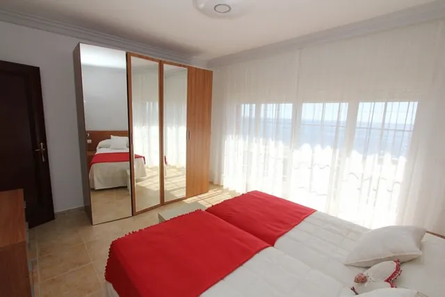 villa independiente 1º linea de playa cabopino — 35