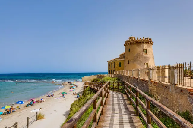 CHALET SEMINUEVO CON VISTAS AL MAR, PISCINA PRIVADA Y COCINA DE VERANO – LA TORRE DE LA HORADADA — 50