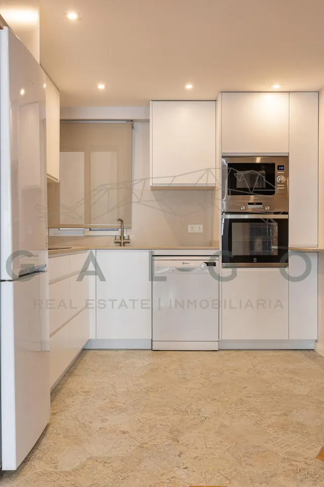 Comprar piso reformado con garaje junto a Plaza Xúquer — 9