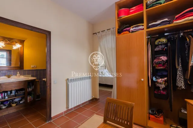 Masía céntrica en venta en Orrius, con negocio en funcionamiento (hostelería) — 24