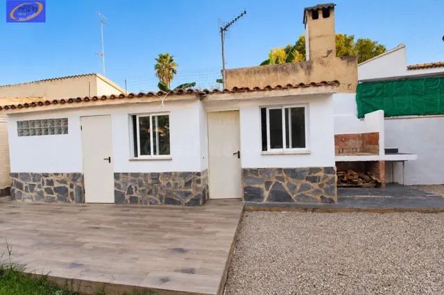ADOSADO INCREÍBLE CON TERRAZA PARA ENTRAR A VIVIR EN GODELLE - foto 3