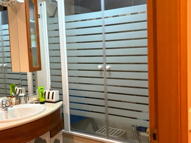 SE PISO SEMINUEVO, 94 M2, AMUEBLADO, COCINA, SALÓN, 3 HAB., 2 BAÑOS, ASCENSOR, TRASTERO, P.G. PARA ENTRAR A VIVIR. — 23