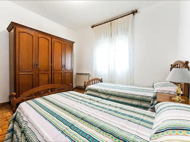 SE ALQUILA ESTUPENDO PISO AMUEBLADO — 8