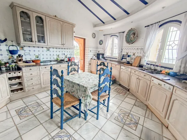 Amplio chalet independiente estilo clásico en zona Finestrat pueblo - www.inmobiliarialesdunes.com — 28