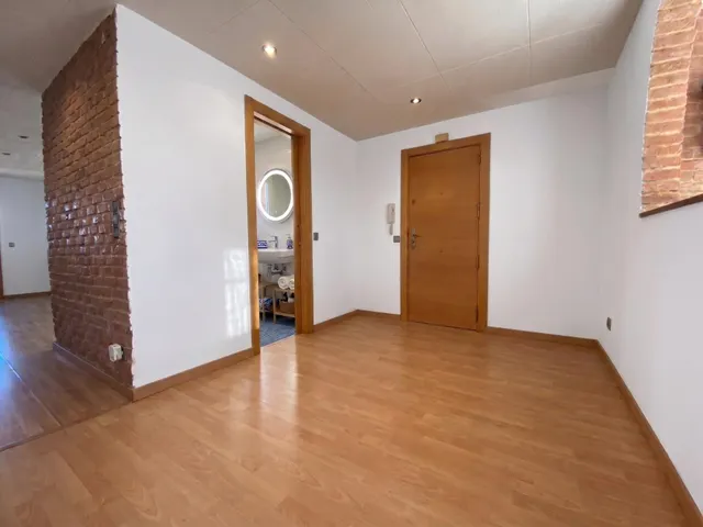 ÁTICO EXTERIOR CON TERRAZA, LUZ NATURAL Y PRIVACIDAD EN L’HOSPITALET — 22