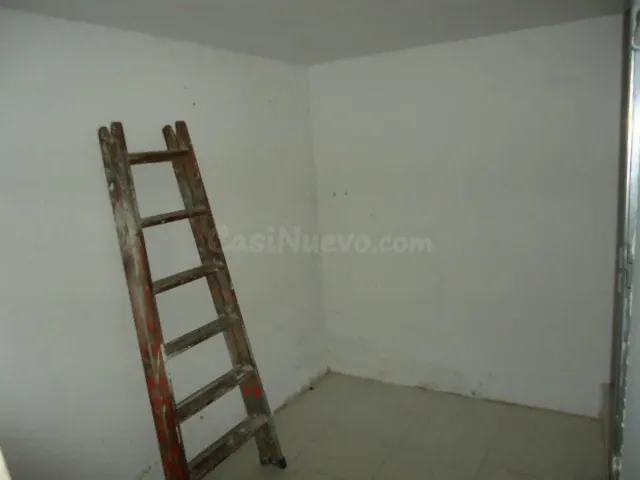 EDIFICIO EN VENTA CON DOS LOCALES Y CINCO VIVIENDAS - foto 3