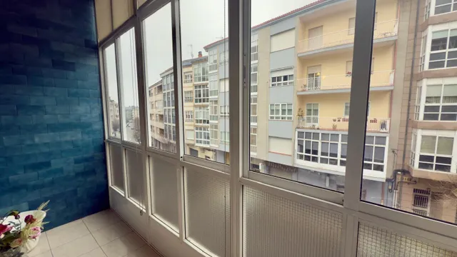 ¡Tu nuevo hogar en este encantador piso en un edificio con carácter del año 1975 y 4 habitaciones! — 6
