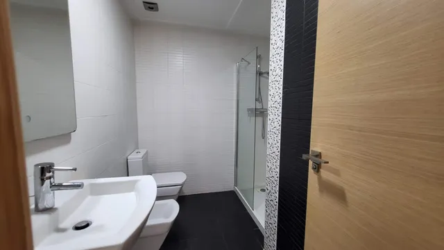 Apartamento 2 Dormitorios y 2 Baños gran terraza con vistas  1ª linea Piscina garajes y trastero — 36