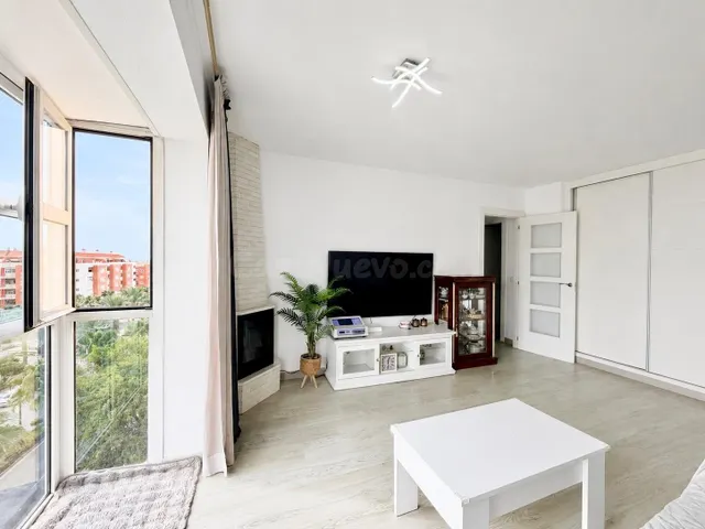 Acogedora y luminosa vivienda con vistas al mar