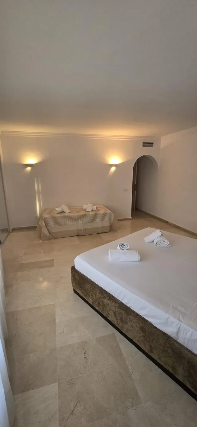 Piso amplio y luminoso de tres dormitorios  en primera línea de playa en Hacienda Beach II-III | CABANILLAS REAL ESTATE — 22