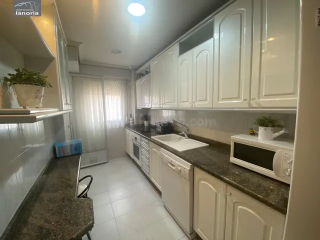 Grupo la Noria VENDE amplio piso SIN ascensor. 4 hab, 2 Baños. Completamente AMUEBLADO y EQUIPADO. — 2