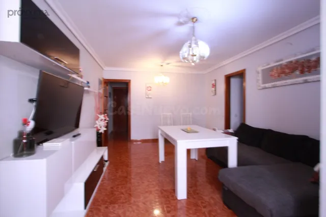 VIVIENDA AMPLIA, ASCENSOR Y TERRAZA INTEGRADA EN EL SALÓN — 4