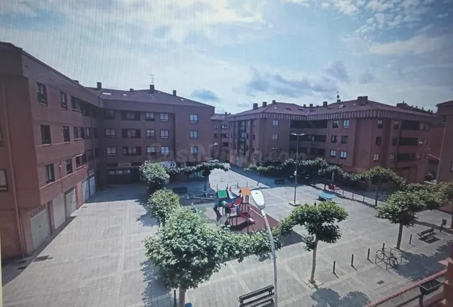 PISO CÉNTRICO EN VENTA EN MEDINA DE POMAR – CERCA DE LA PLA