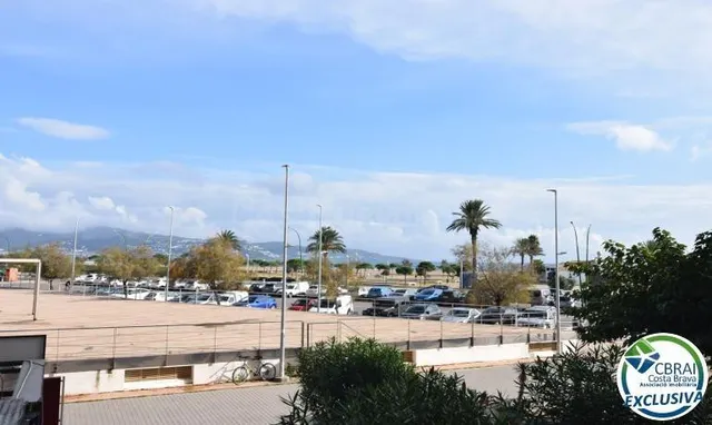 Apartamento con 2 dormitorios en primera linea de mar - foto 4