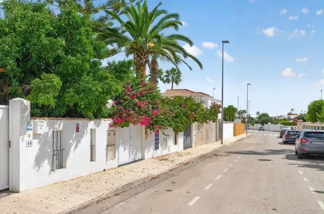 Elegante Chalet Reformado en Torre de la Horadada - €299,000 - foto 3