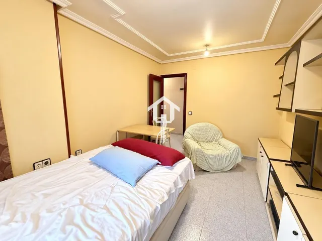 Piso para reformar en venta en Alicante. zona de los ángeles, 2 habitaciones, salón, baño con bañera, 50m2, segunda planta sin ascensor. — 7