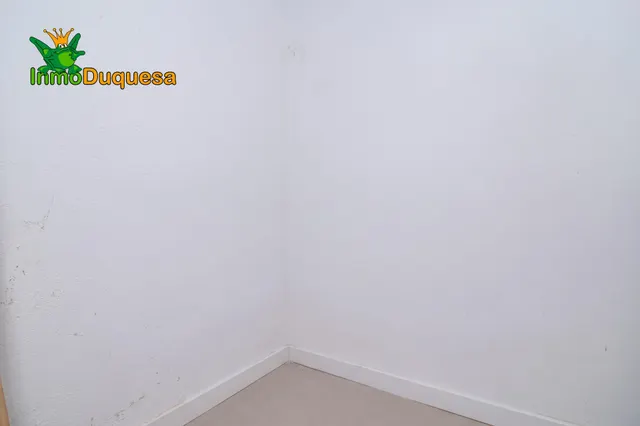 Ático duplex con terraza de 61 m2, plaza de aparcamiento, trastero, piscina comunitaria, padel - PTS. — 28