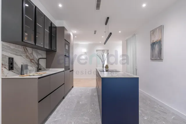 Elegante vivienda reformada de 3 dormitorios en Calle Bailén — 13