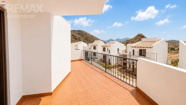 CHALET PAREADO A ESTRENAR — 14