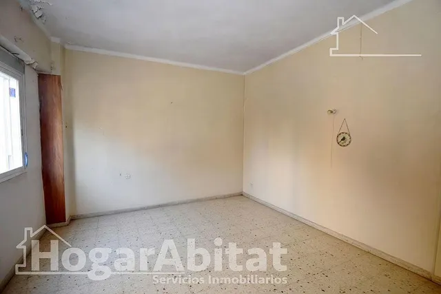 ¡Hazla a tu gusto! Casa amplia y luminosa de tres alturas para reformar, cerca del ayuntamiento — 24
